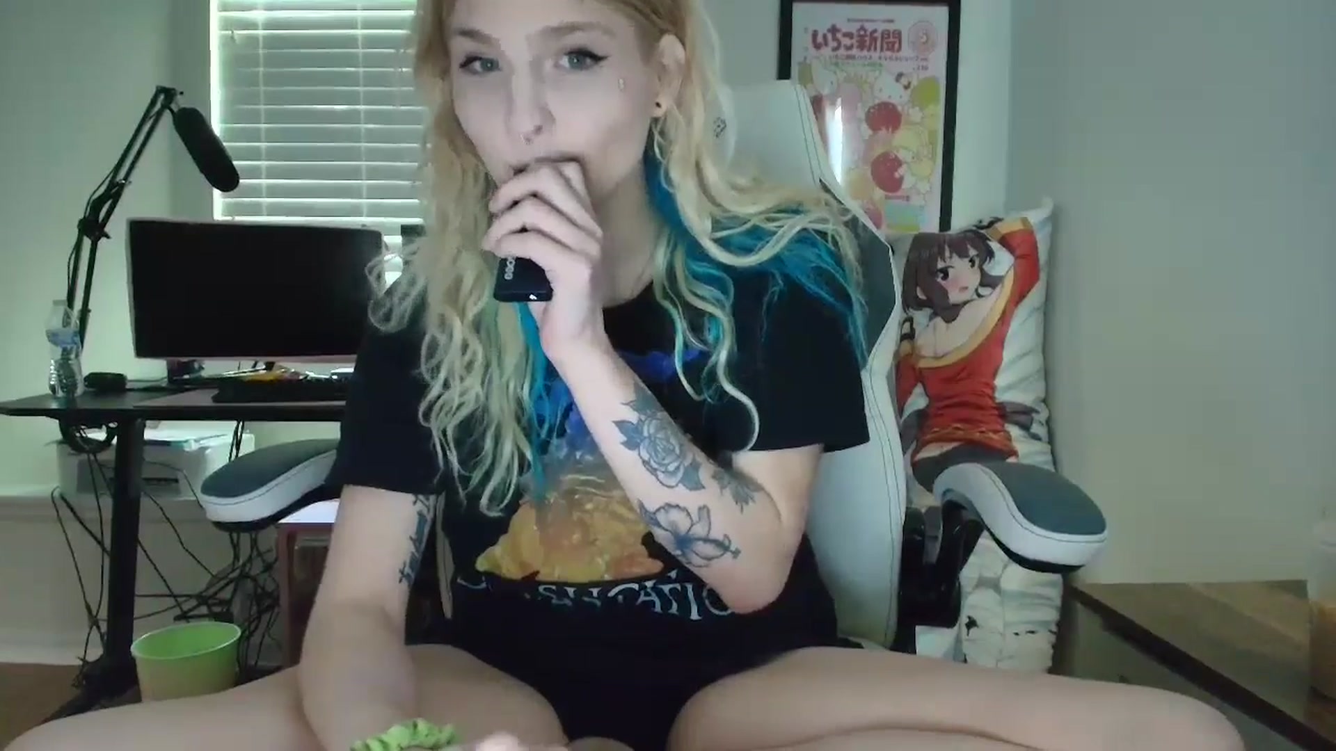 Gallery image thumbnail from DuckChan0's myfreecams stream on, 07/07/2025, 13:17 image 2 of 20