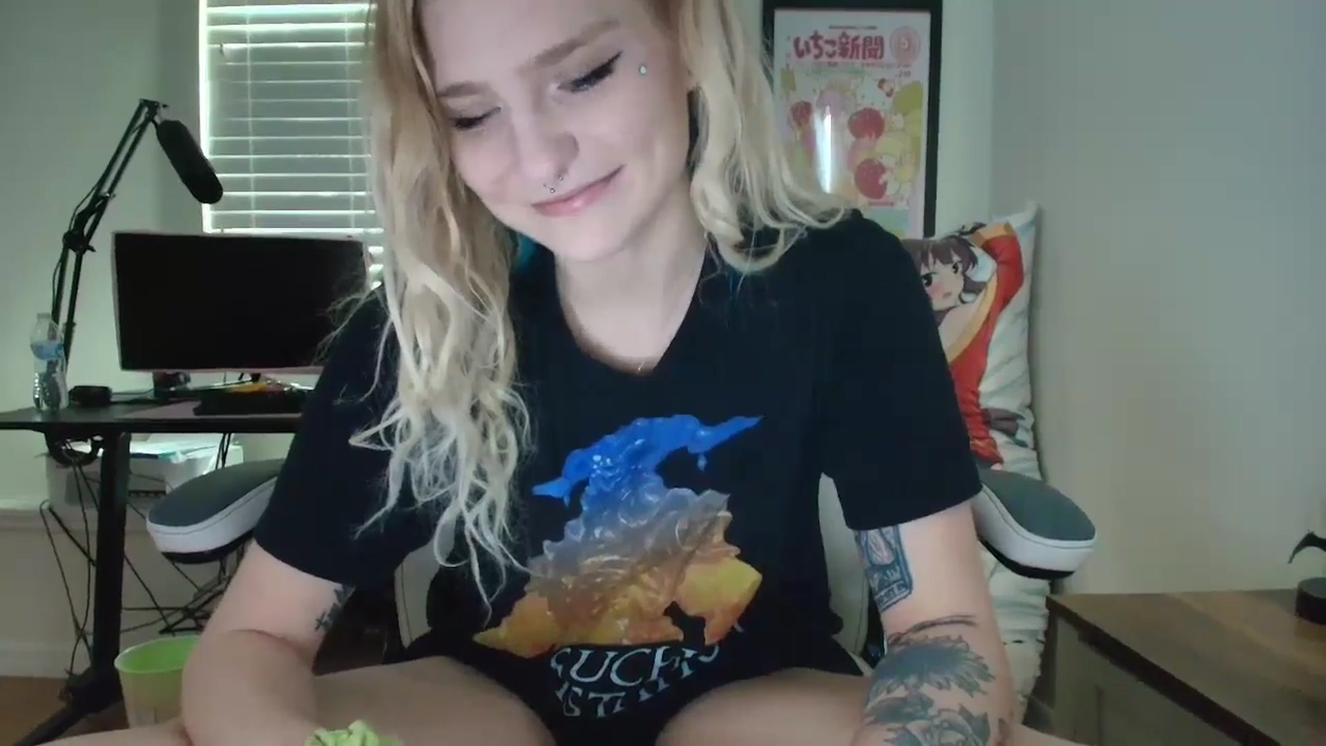 Gallery image thumbnail from DuckChan0's myfreecams stream on, 07/07/2025, 13:17 image 11 of 20