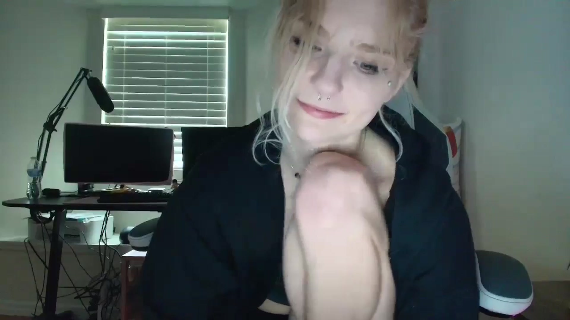 Gallery image thumbnail from DuckChan0's myfreecams stream on, 07/07/2025, 15:46 image 7 of 20