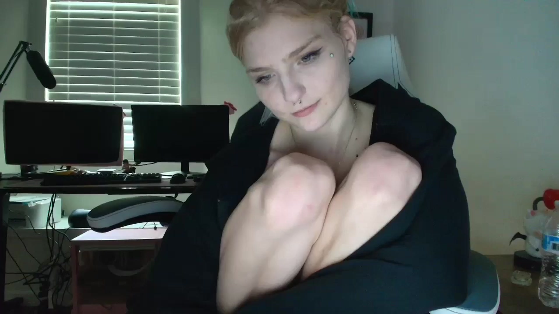 Gallery image thumbnail from DuckChan0's myfreecams stream on, 07/07/2025, 15:46 image 11 of 20