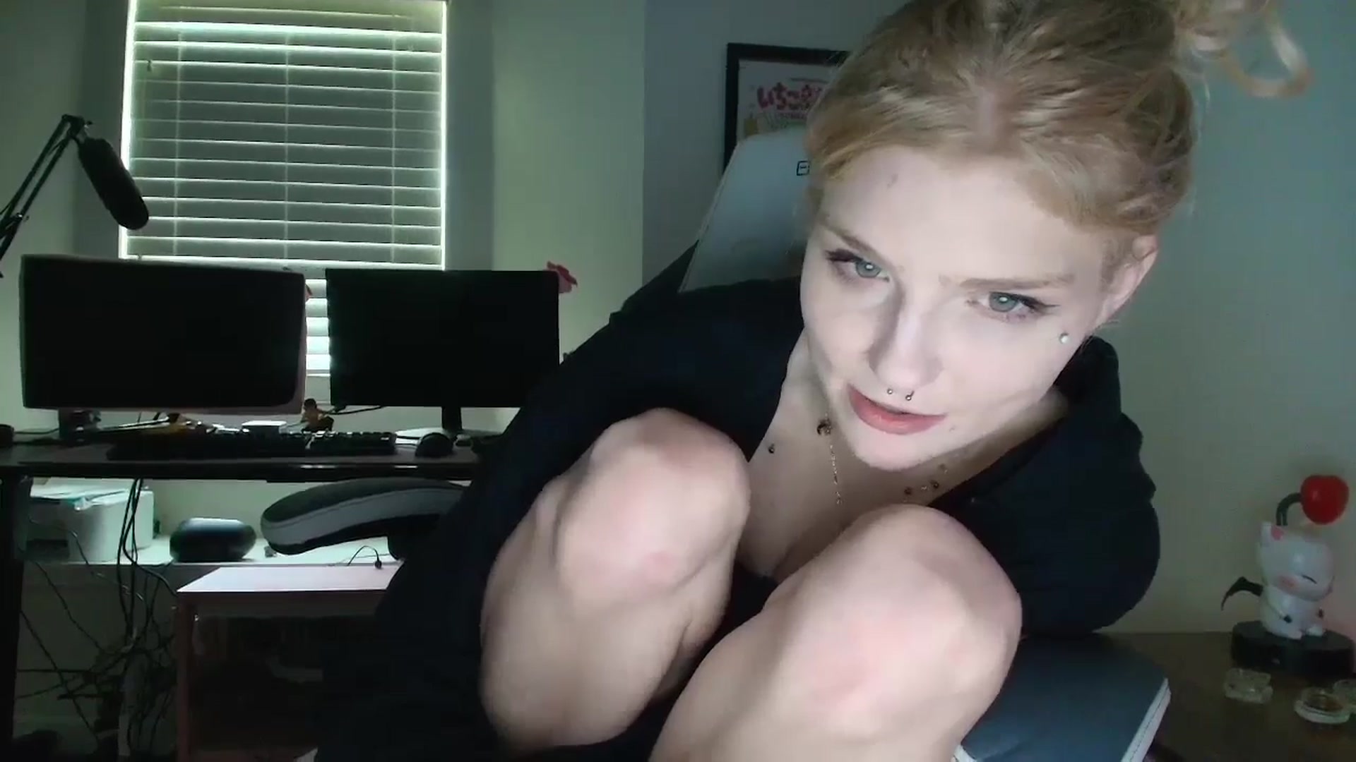 Gallery image thumbnail from DuckChan0's myfreecams stream on, 07/07/2025, 15:46 image 12 of 20