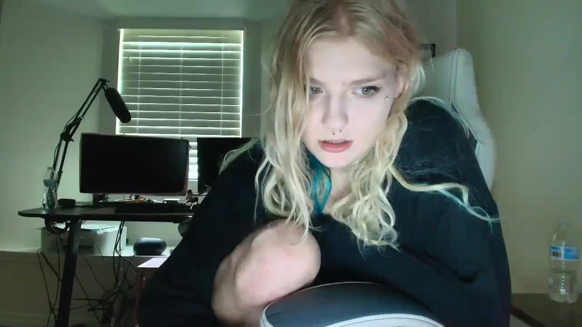 Gallery image thumbnail from DuckChan0's myfreecams stream on, 07/07/2025, 15:46 image 3 of 20