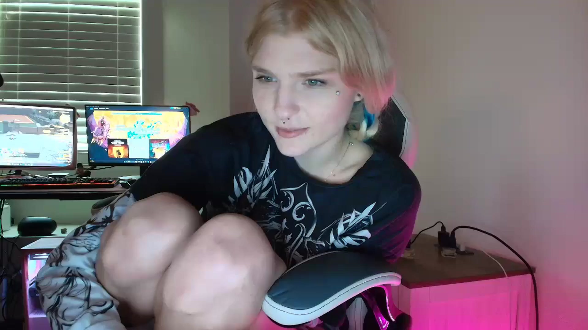 Gallery image thumbnail from DuckChan0's myfreecams stream on, 07/08/2025, 13:04 image 17 of 20