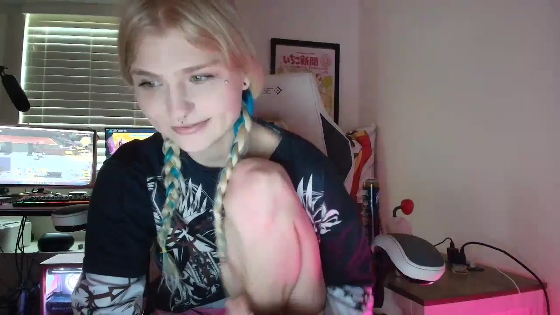 Gallery image thumbnail from DuckChan0's myfreecams stream on, 07/08/2025, 13:04 image 11 of 20