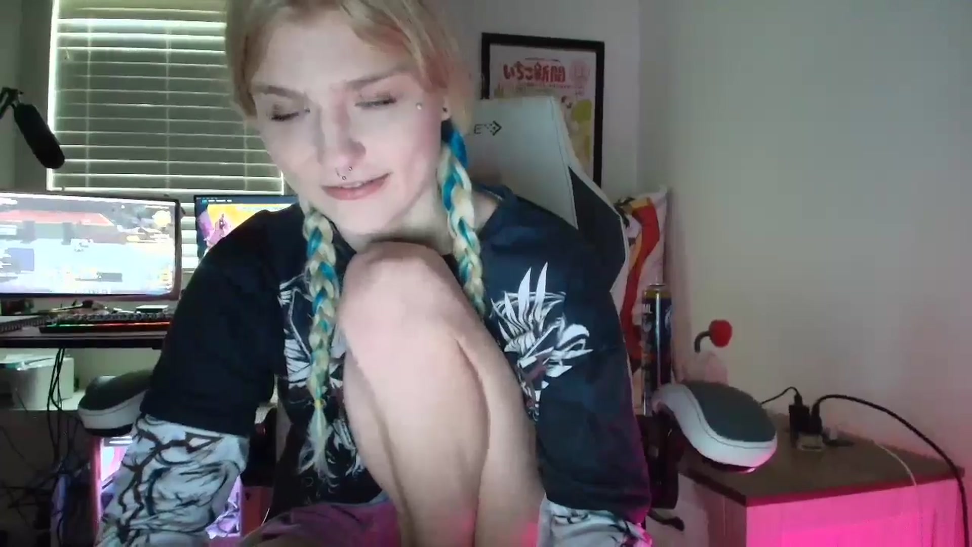 Gallery image thumbnail from DuckChan0's myfreecams stream on, 07/08/2025, 13:04 image 12 of 20