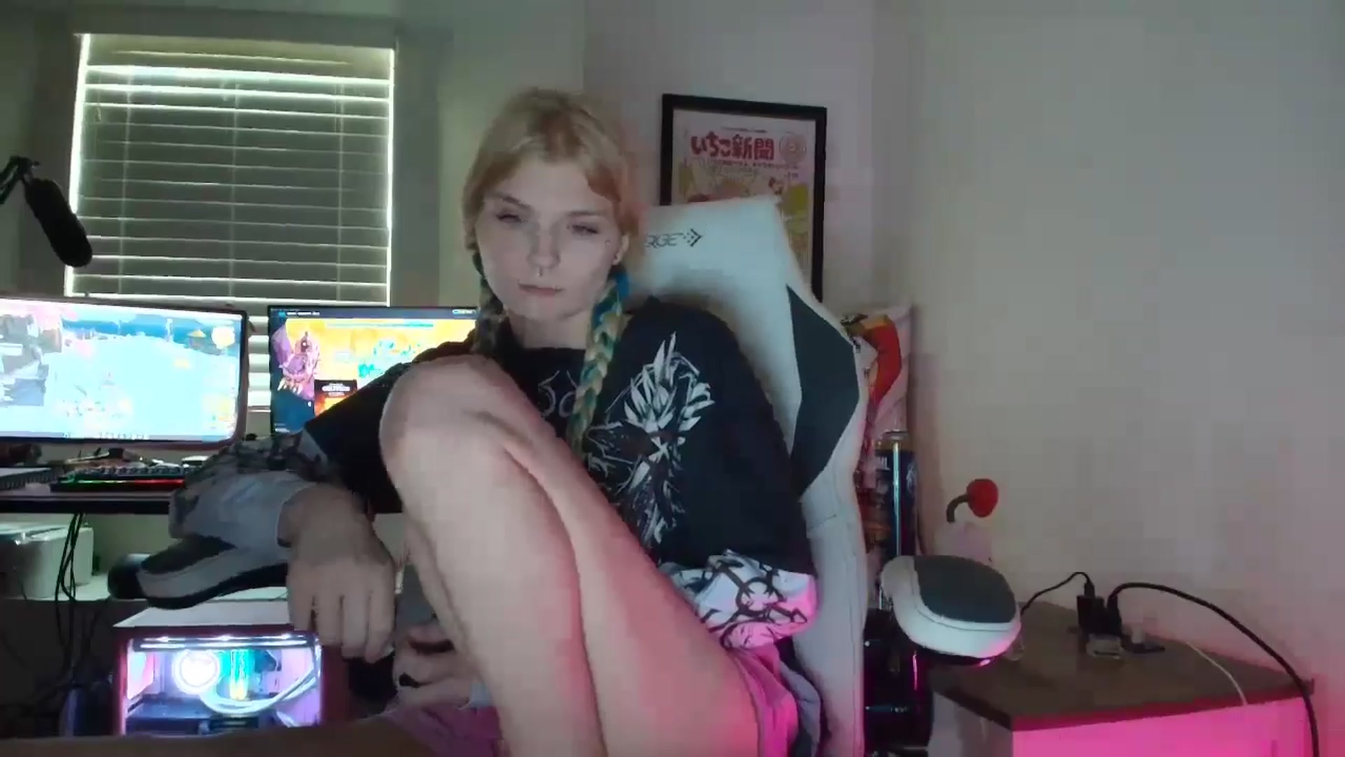 Gallery image thumbnail from DuckChan0's myfreecams stream on, 07/08/2025, 13:04 image 6 of 20