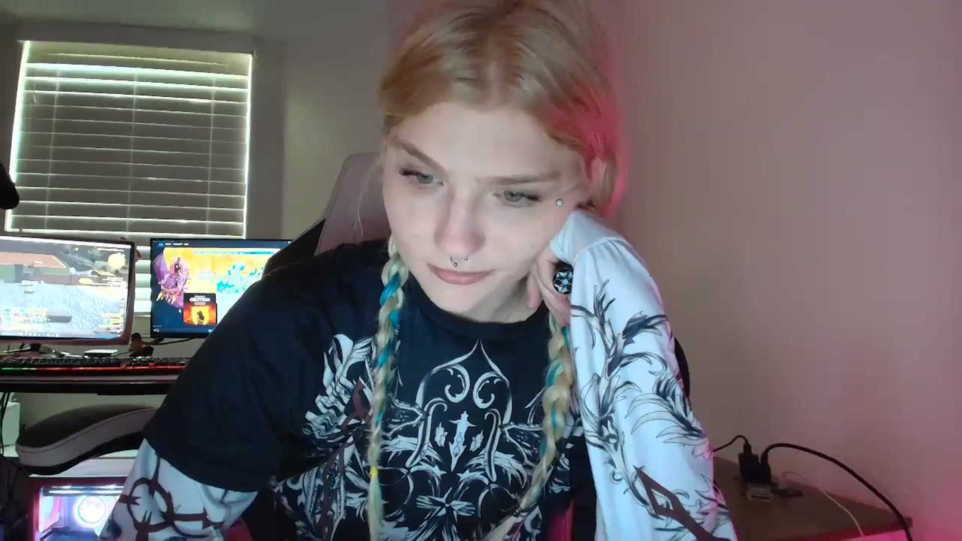 Gallery image thumbnail from DuckChan0's myfreecams stream on, 07/08/2025, 13:04 image 20 of 20