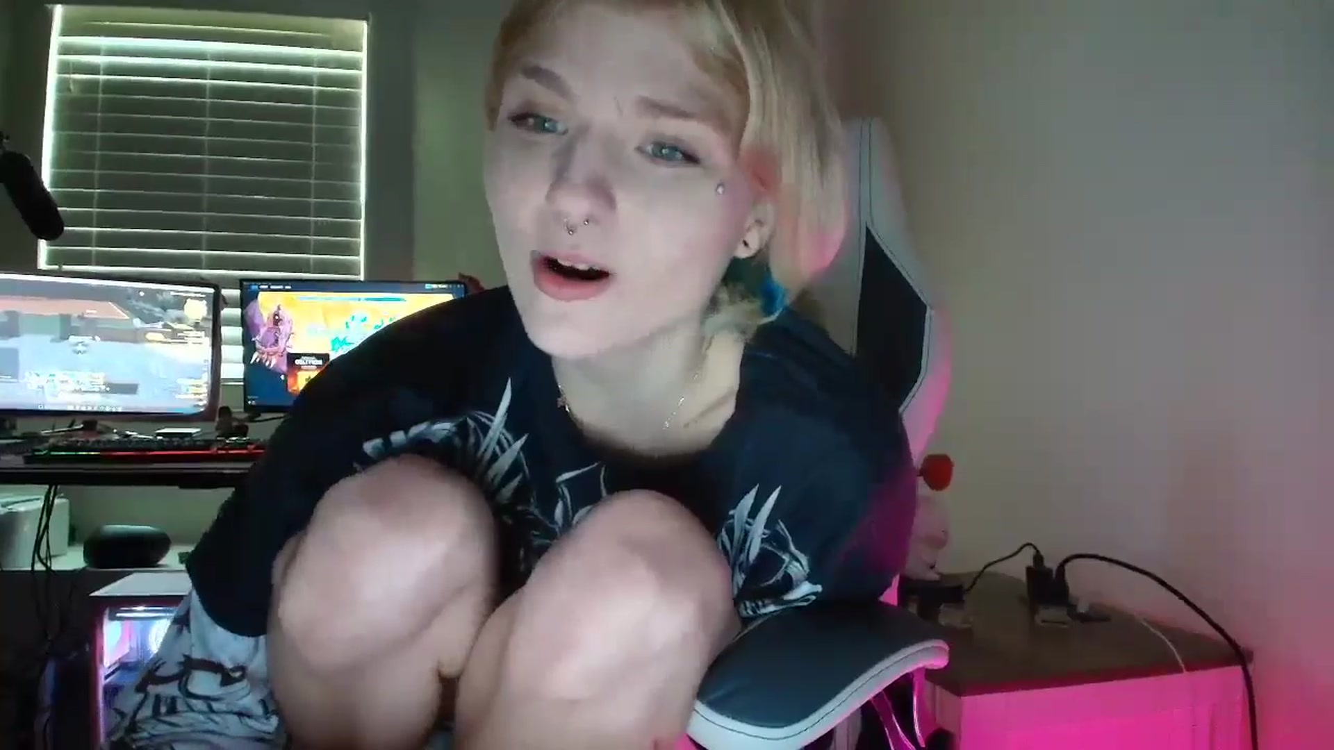 Gallery image thumbnail from DuckChan0's myfreecams stream on, 07/08/2025, 13:04 image 16 of 20