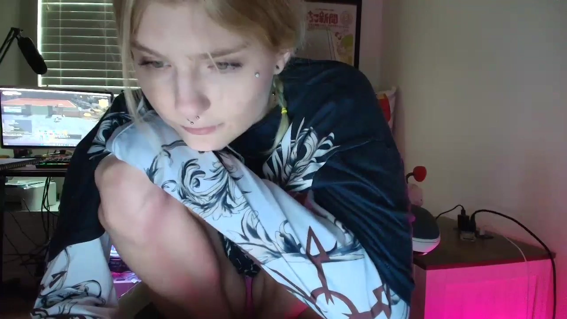 Gallery image thumbnail from DuckChan0's myfreecams stream on, 07/08/2025, 13:04 image 14 of 20