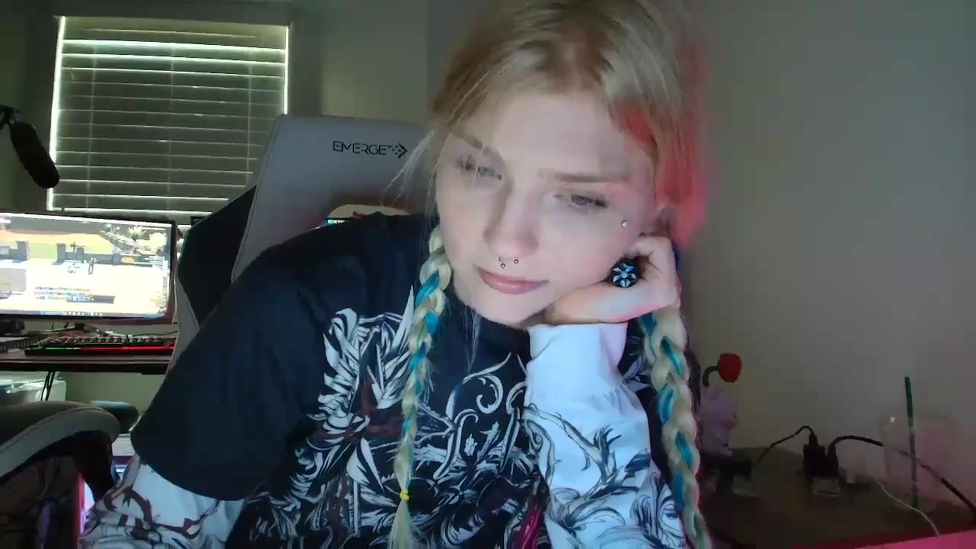 Gallery image thumbnail from DuckChan0's myfreecams stream on, 07/08/2025, 13:35 image 17 of 20