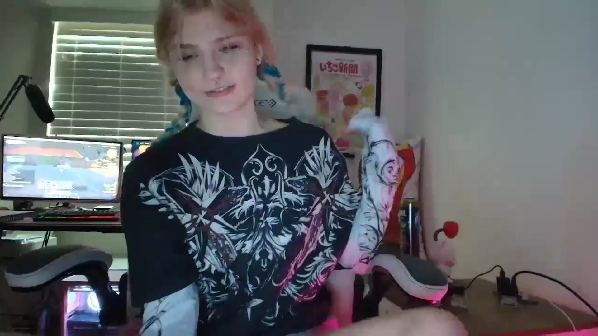 Gallery image thumbnail from DuckChan0's myfreecams stream on, 07/08/2025, 13:35 image 2 of 20