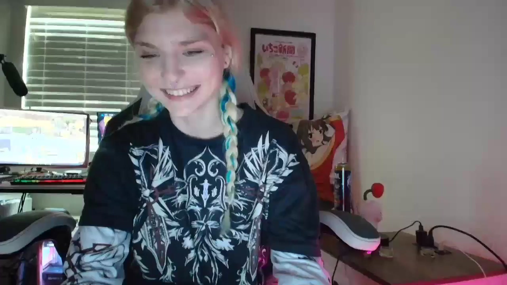 Gallery image thumbnail from DuckChan0's myfreecams stream on, 07/08/2025, 13:35 image 4 of 20