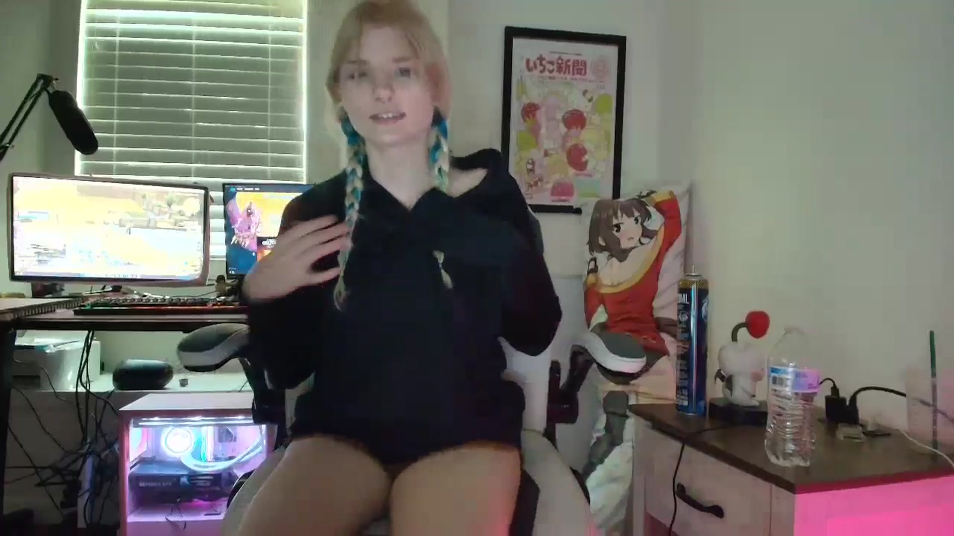 Gallery image thumbnail from DuckChan0's myfreecams stream on, 07/08/2025, 14:04 image 9 of 20