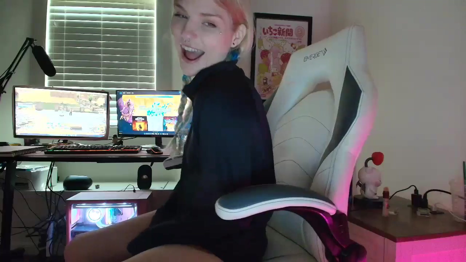 Gallery image thumbnail from DuckChan0's myfreecams stream on, 07/08/2025, 14:04 image 11 of 20