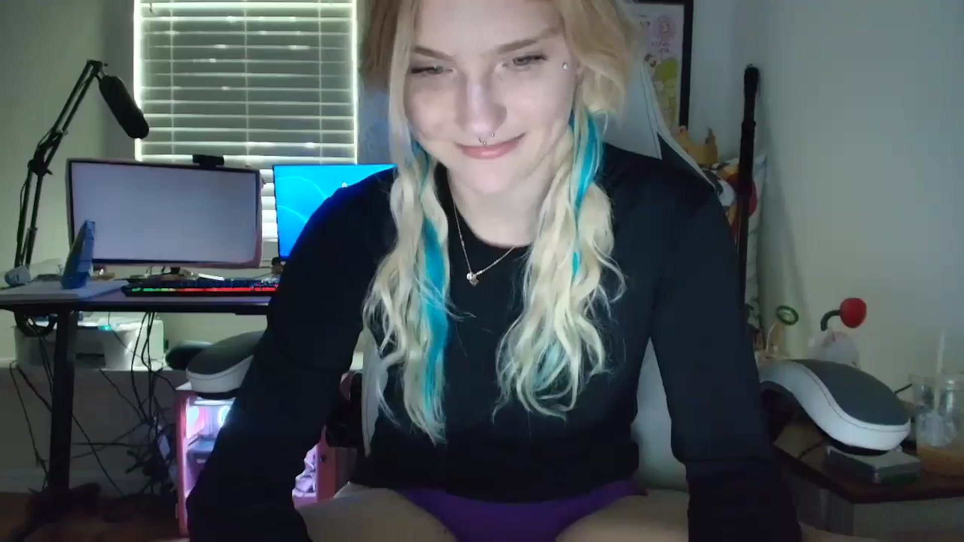 Gallery image thumbnail from DuckChan0's myfreecams stream on, 07/09/2025, 13:45 image 16 of 20