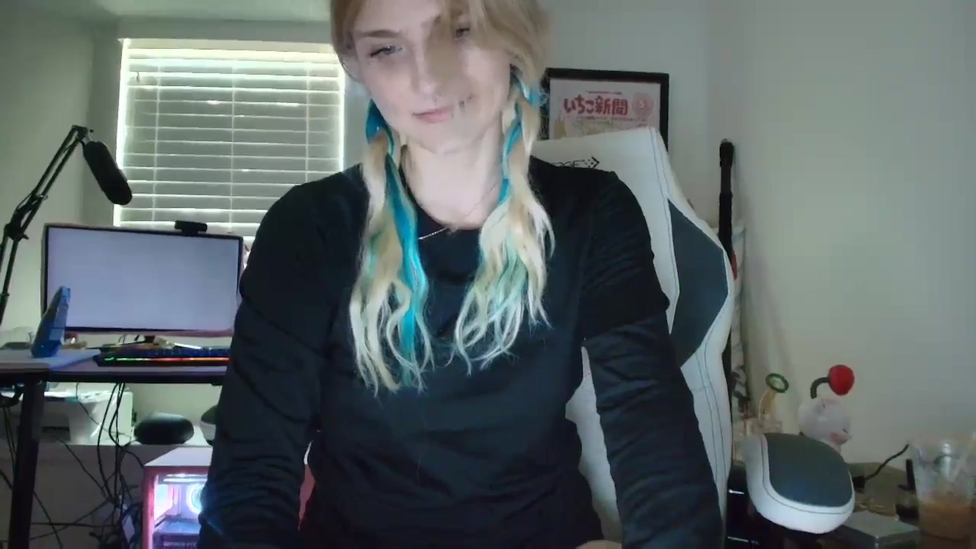 Gallery image thumbnail from DuckChan0's myfreecams stream on, 07/09/2025, 13:45 image 13 of 20