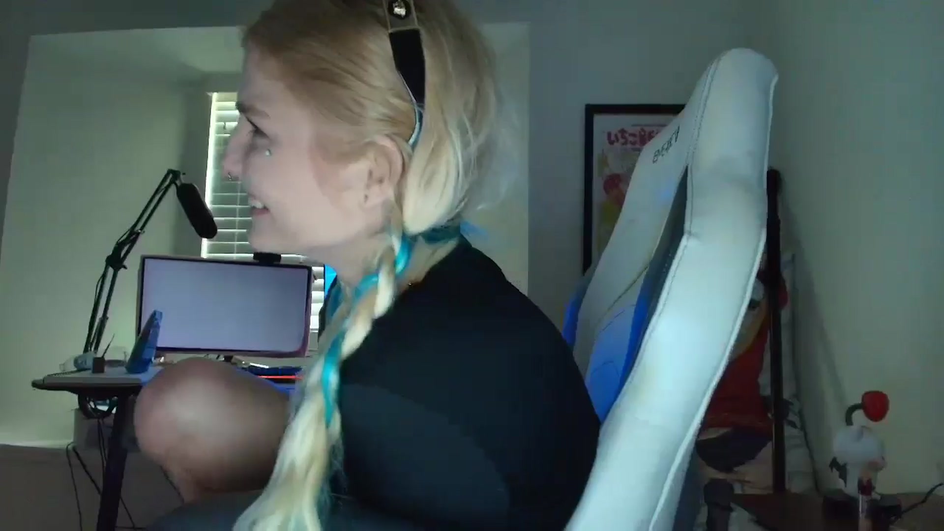 Gallery image thumbnail from DuckChan0's myfreecams stream on, 07/09/2025, 13:45 image 9 of 20