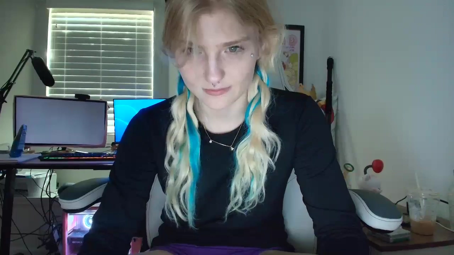 Gallery image thumbnail from DuckChan0's myfreecams stream on, 07/09/2025, 13:45 image 14 of 20