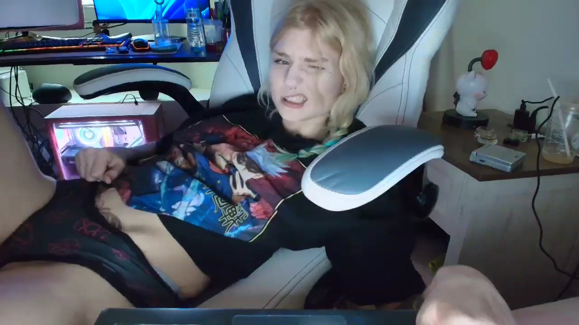 Gallery image thumbnail from DuckChan0's myfreecams stream on, 07/09/2025, 15:55 image 5 of 20