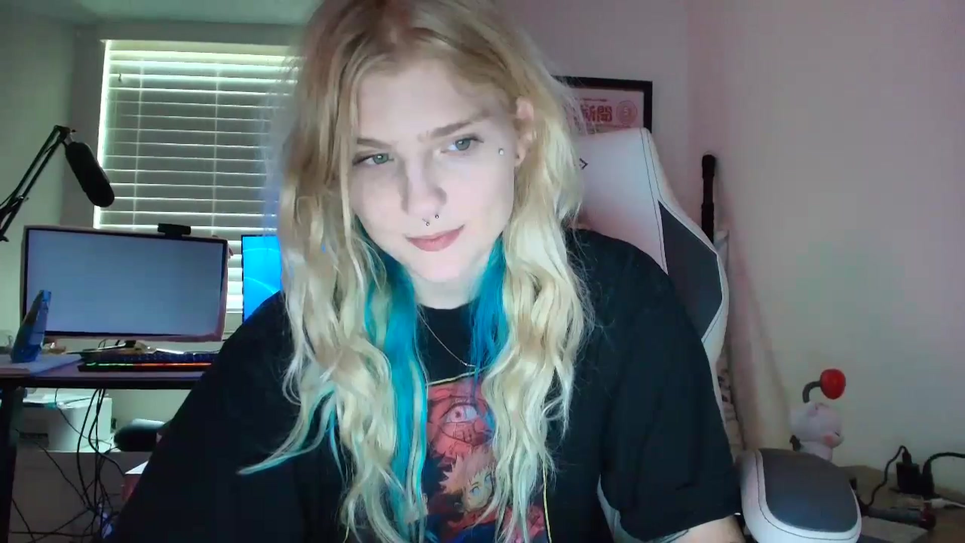 Gallery image thumbnail from DuckChan0's myfreecams stream on, 07/09/2025, 16:11 image 15 of 20
