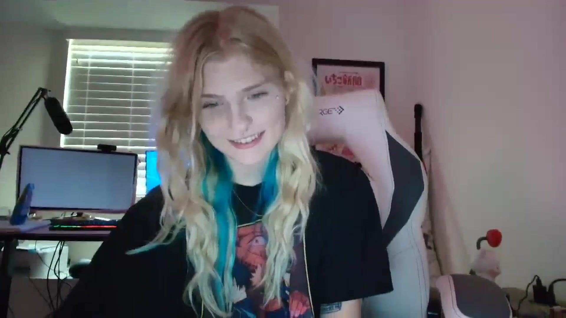 Gallery image thumbnail from DuckChan0's myfreecams stream on, 07/09/2025, 16:11 image 14 of 20