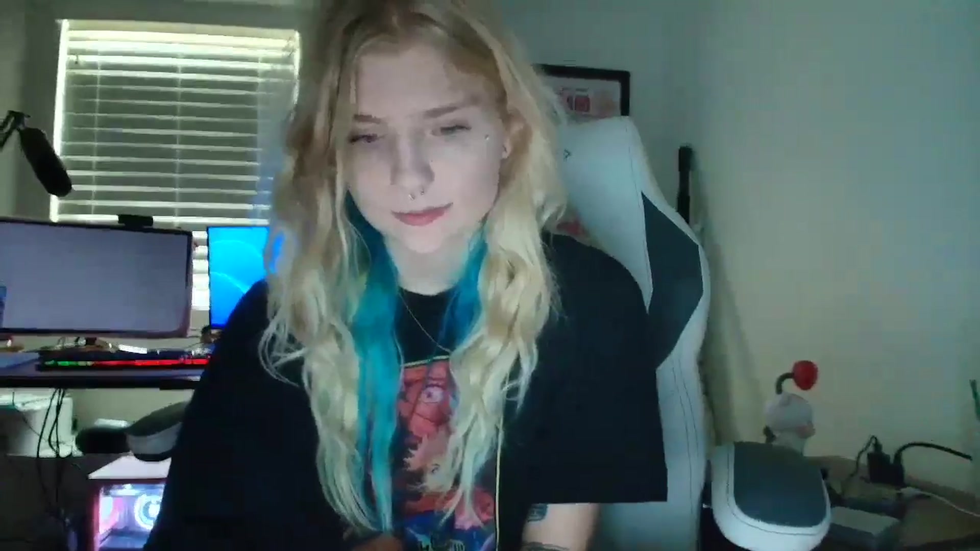 Gallery image thumbnail from DuckChan0's myfreecams stream on, 07/09/2025, 16:11 image 17 of 20
