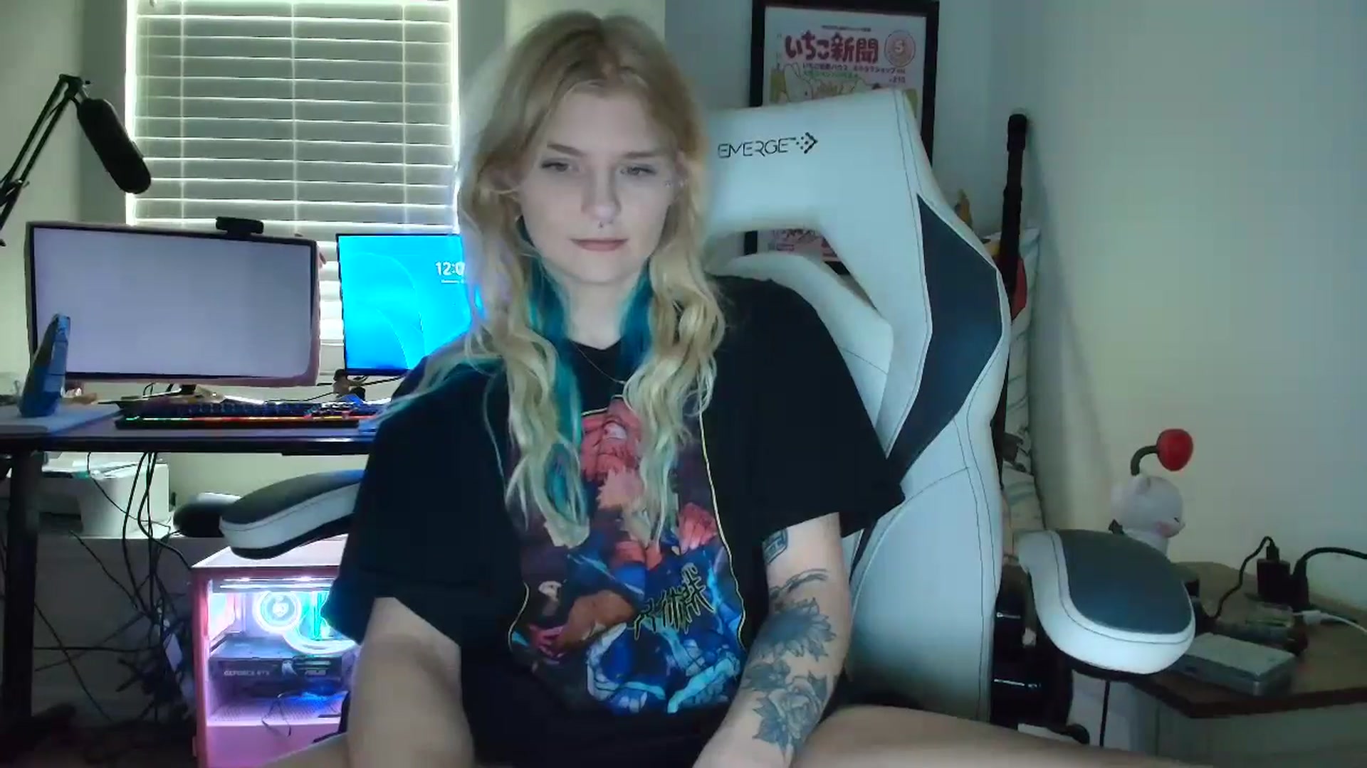 Gallery image thumbnail from DuckChan0's myfreecams stream on, 07/09/2025, 16:11 image 12 of 20