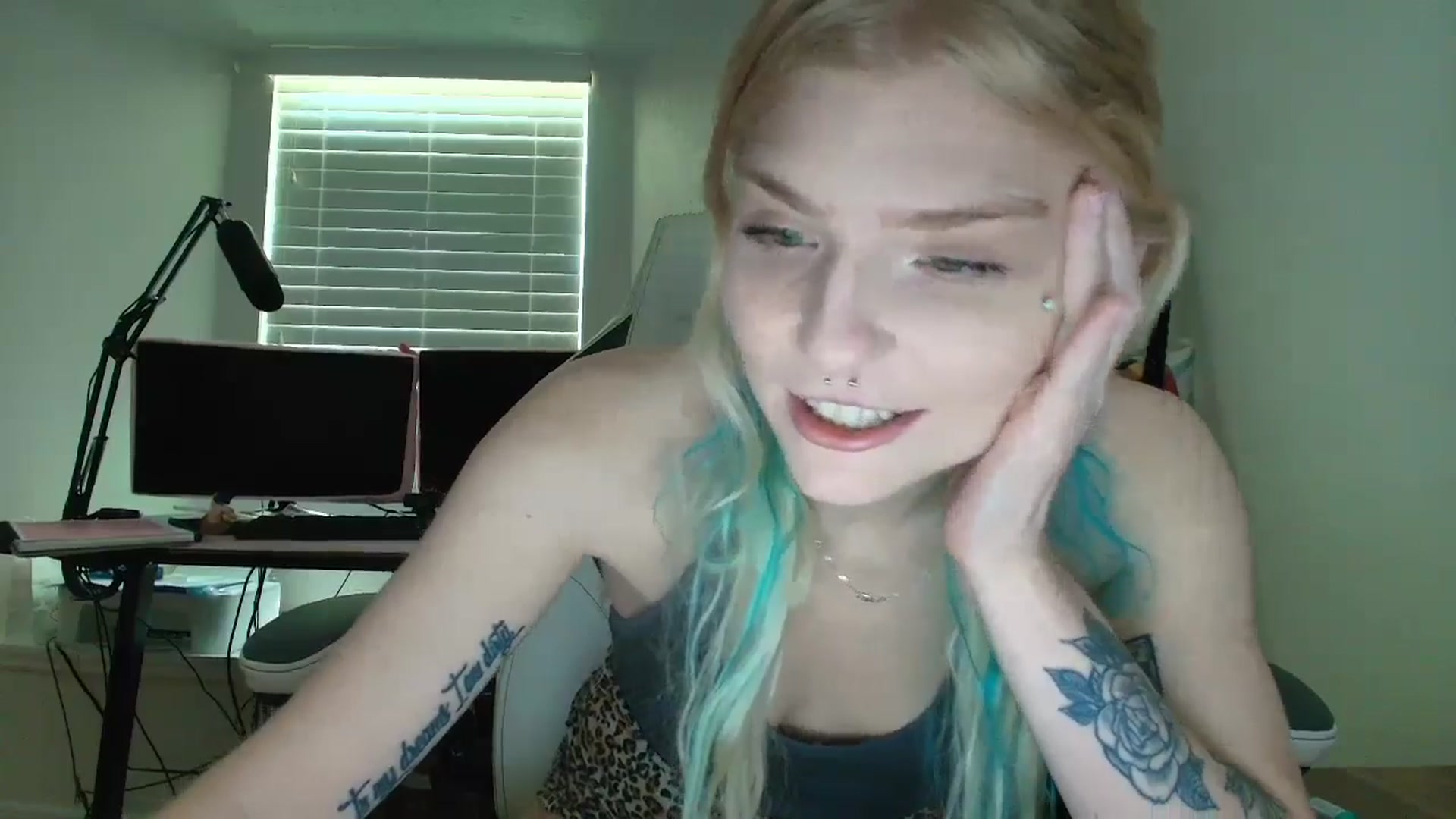 Gallery image thumbnail from DuckChan0's myfreecams stream on, 07/10/2025, 15:03 image 20 of 20