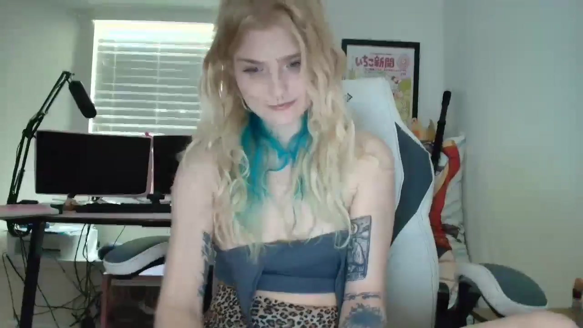 Gallery image thumbnail from DuckChan0's myfreecams stream on, 07/10/2025, 15:03 image 16 of 20
