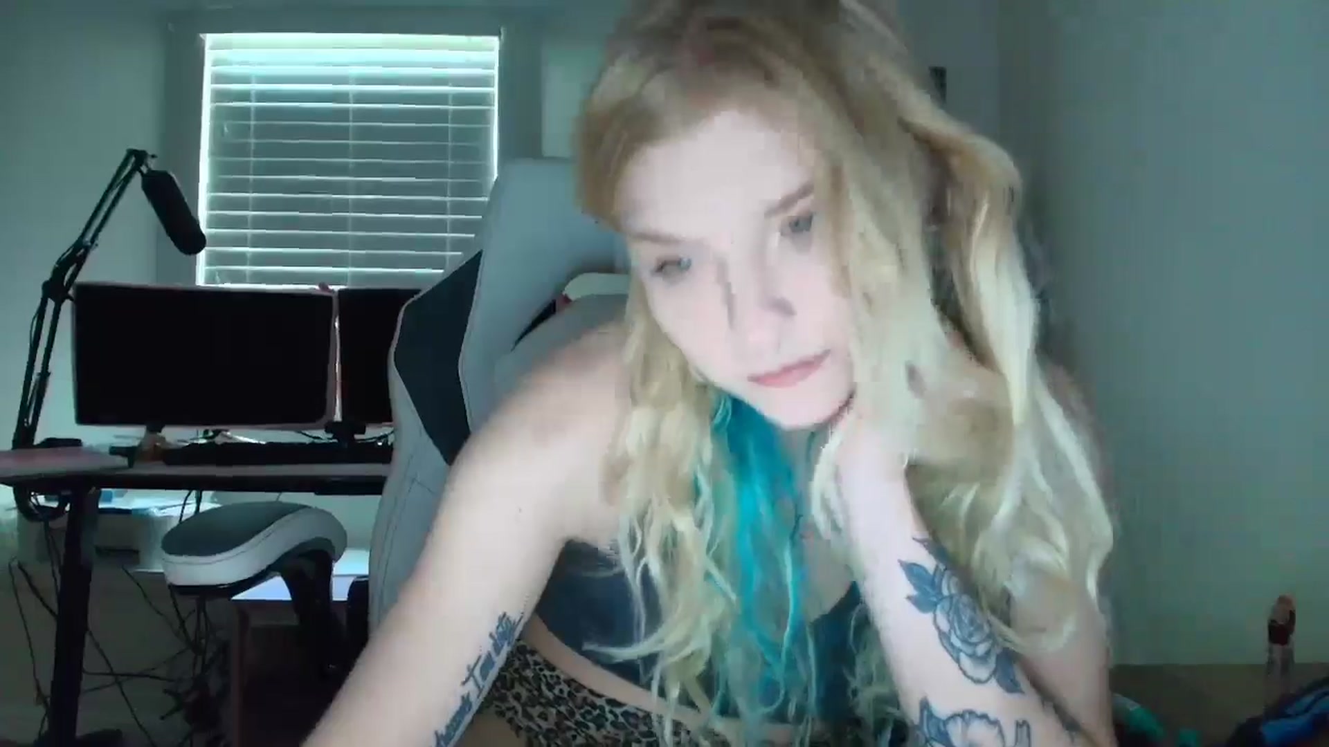 Gallery image thumbnail from DuckChan0's myfreecams stream on, 07/10/2025, 15:03 image 8 of 20