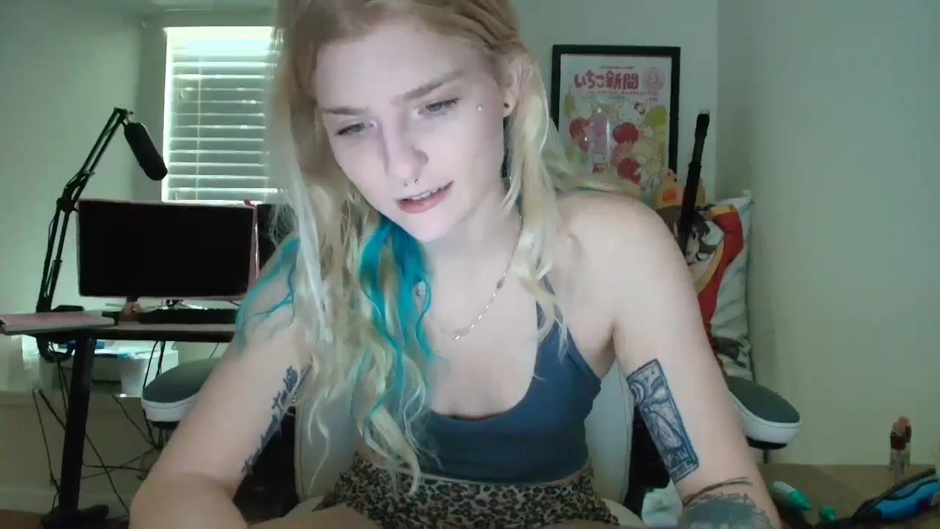 Gallery image thumbnail from DuckChan0's myfreecams stream on, 07/10/2025, 15:03 image 4 of 20
