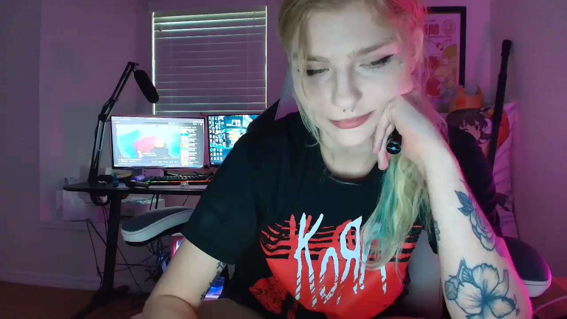 Gallery image thumbnail from DuckChan0's myfreecams stream on, 07/10/2025, 23:27 image 3 of 20