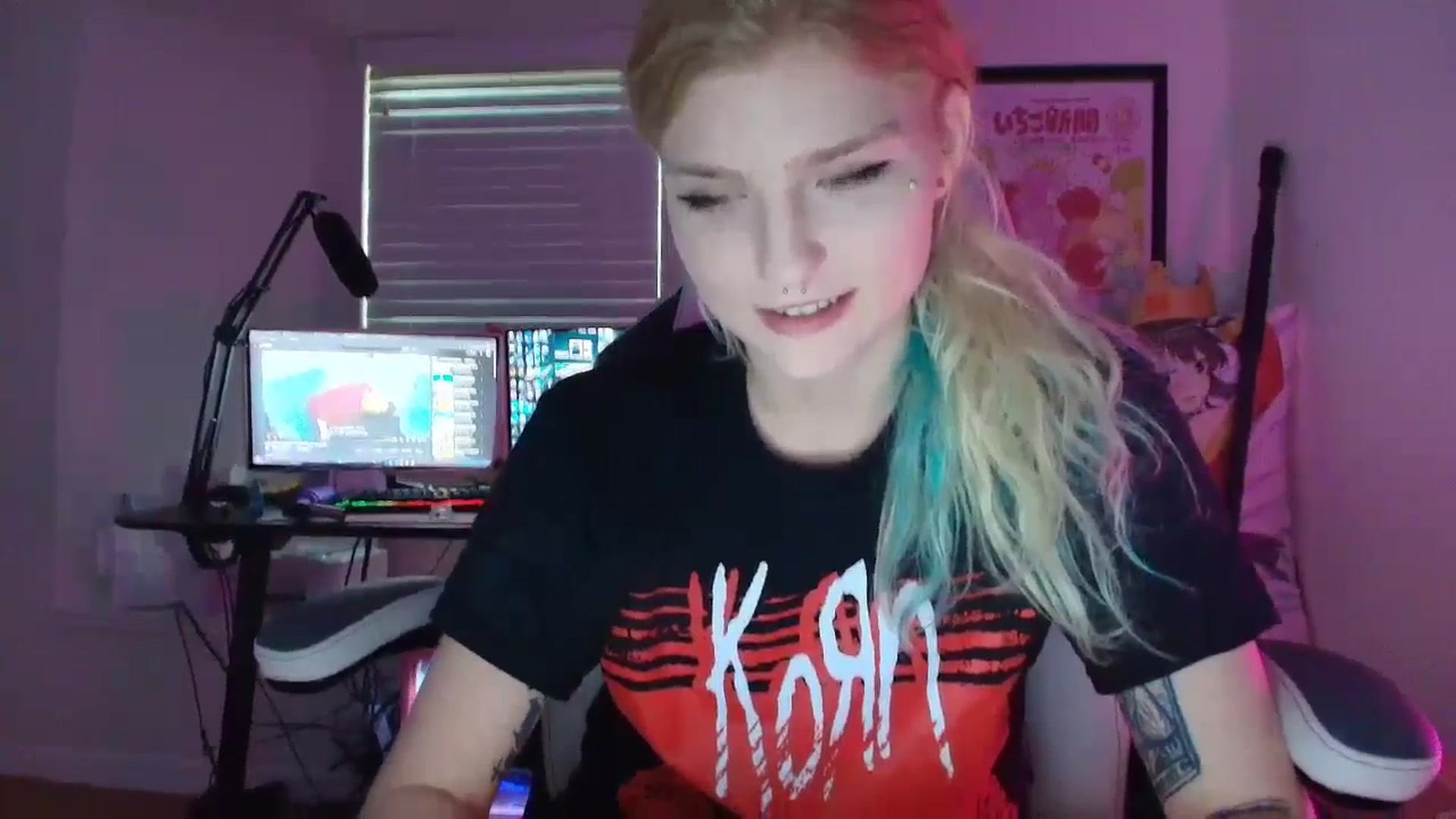 Gallery image thumbnail from DuckChan0's myfreecams stream on, 07/10/2025, 23:27 image 10 of 20