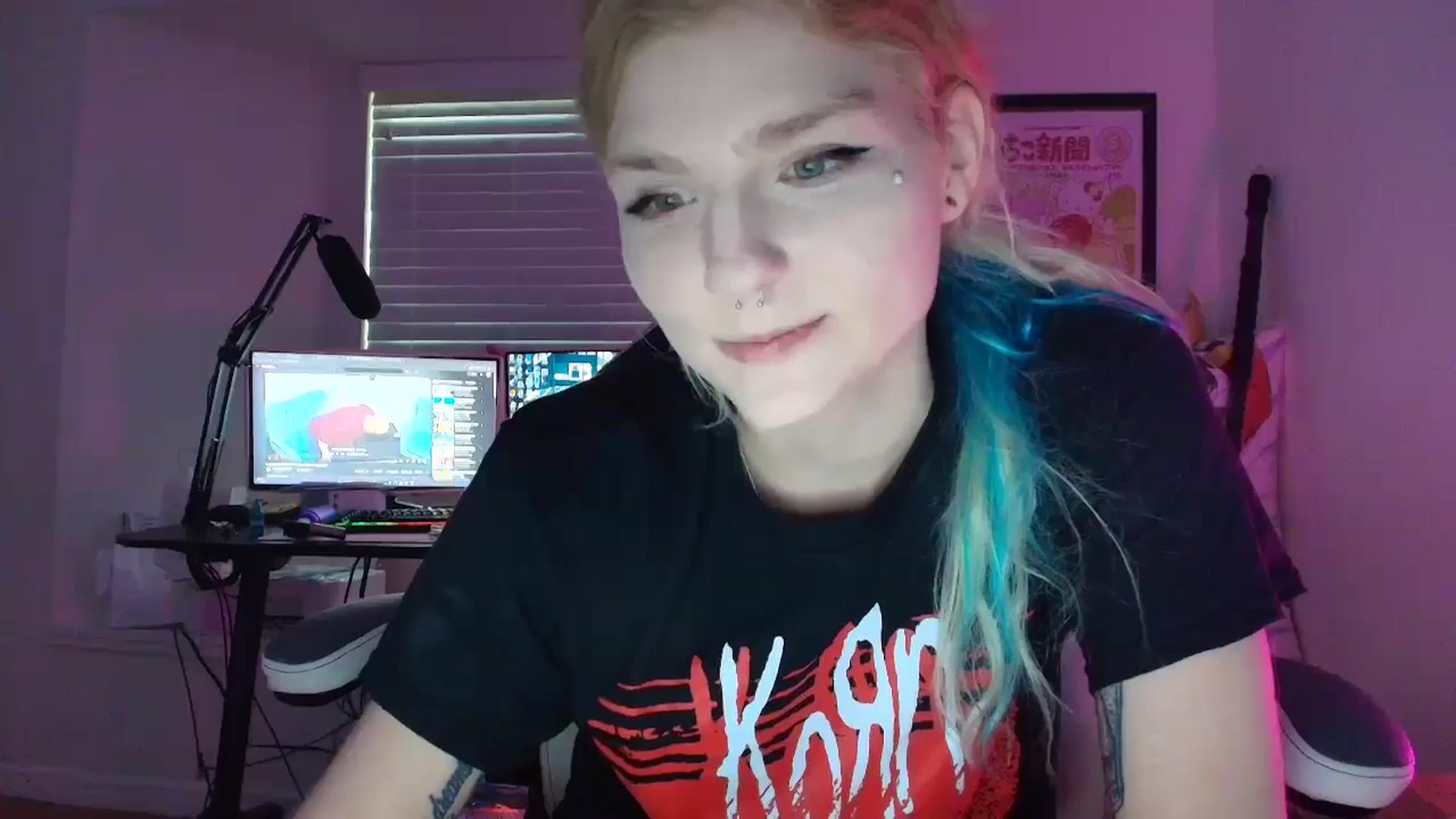 Gallery image thumbnail from DuckChan0's myfreecams stream on, 07/10/2025, 23:27 image 13 of 20