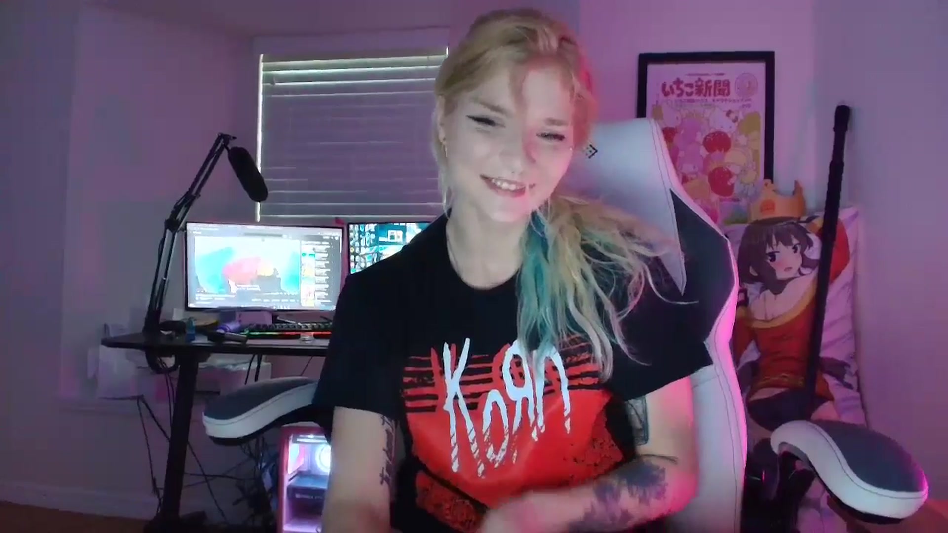 Gallery image thumbnail from DuckChan0's myfreecams stream on, 07/10/2025, 23:27 image 20 of 20