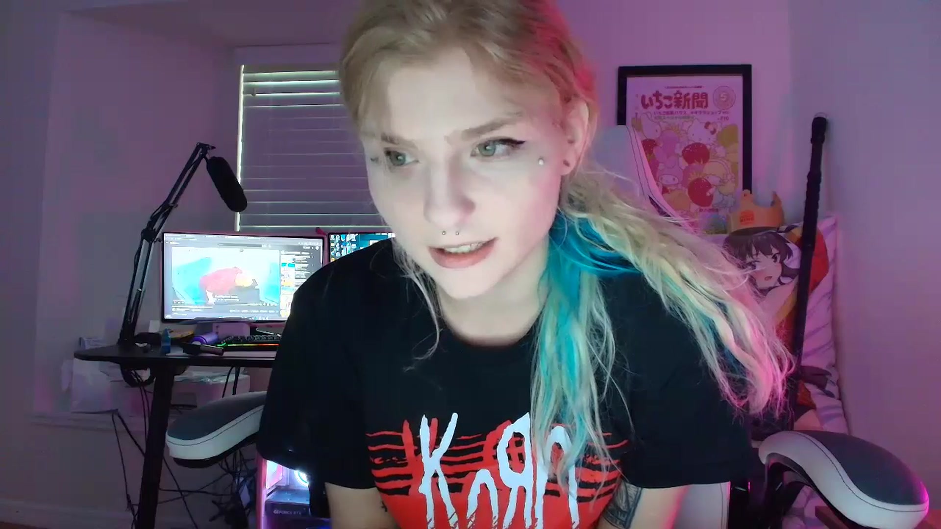 Gallery image thumbnail from DuckChan0's myfreecams stream on, 07/10/2025, 23:27 image 17 of 20