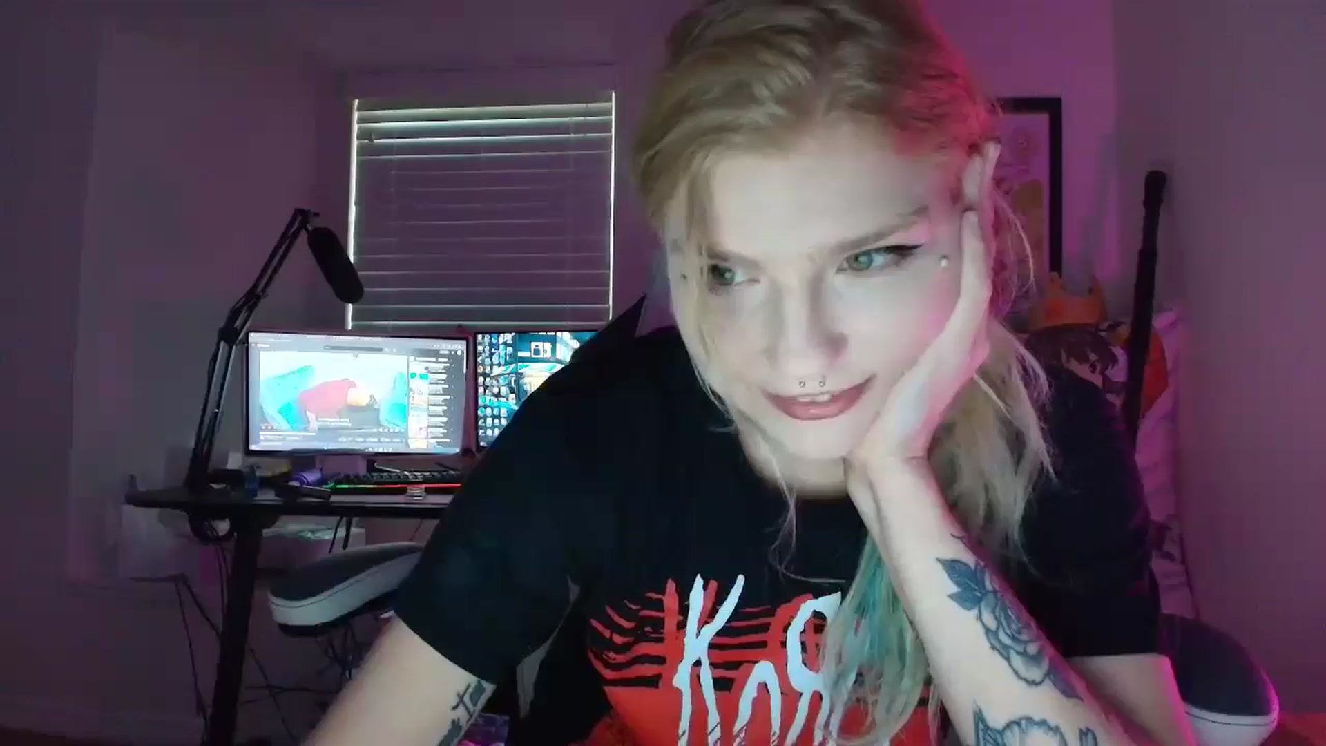 Gallery image thumbnail from DuckChan0's myfreecams stream on, 07/10/2025, 23:27 image 5 of 20