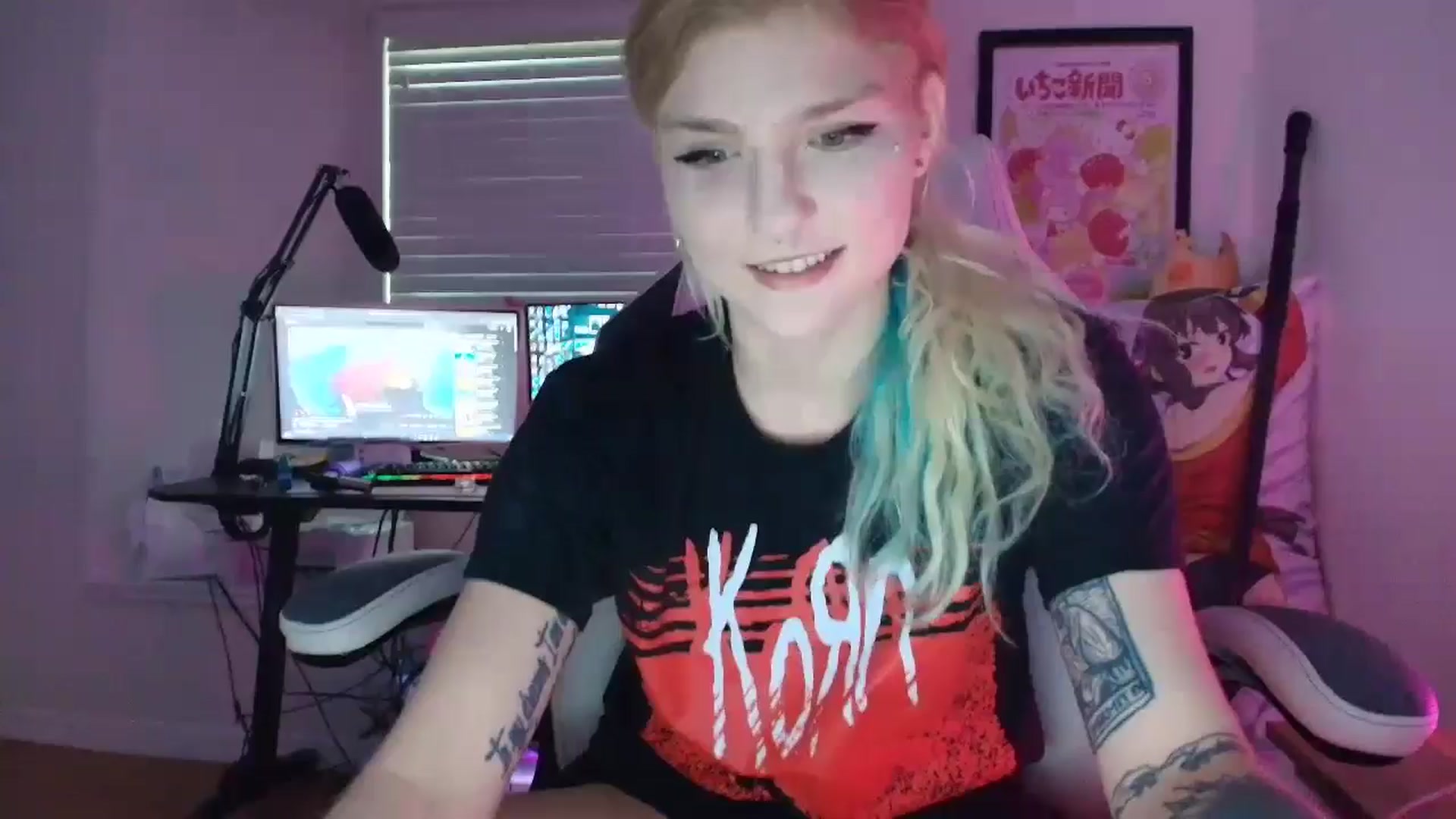 Gallery image thumbnail from DuckChan0's myfreecams stream on, 07/10/2025, 23:27 image 11 of 20