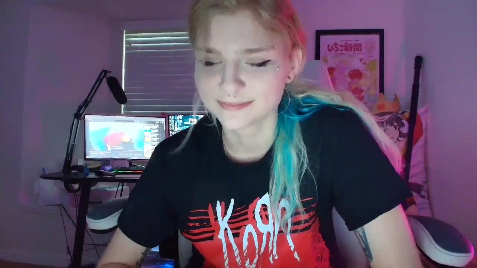 Gallery image thumbnail from DuckChan0's myfreecams stream on, 07/10/2025, 23:27 image 16 of 20