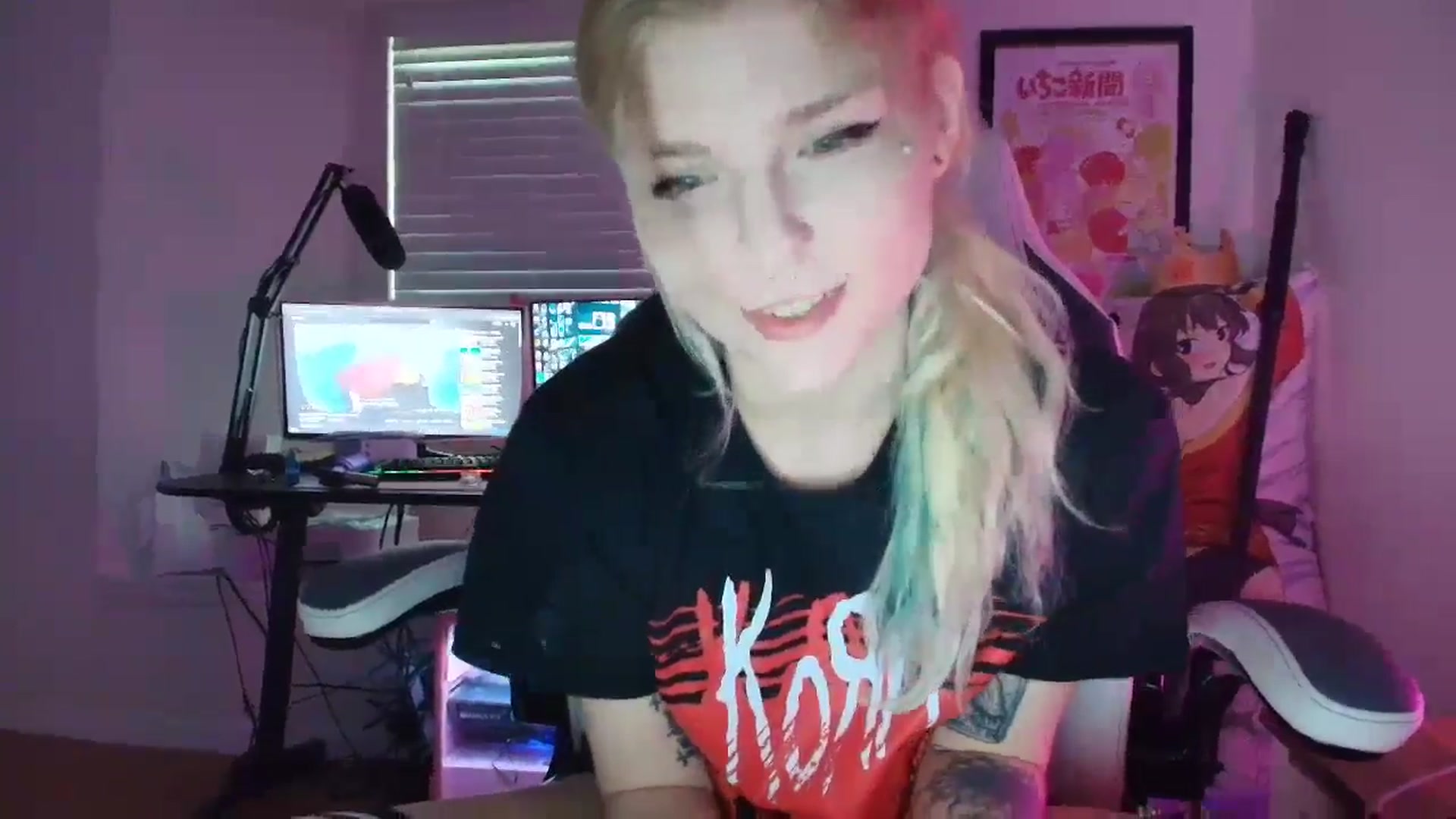 Gallery image thumbnail from DuckChan0's myfreecams stream on, 07/10/2025, 23:27 image 4 of 20