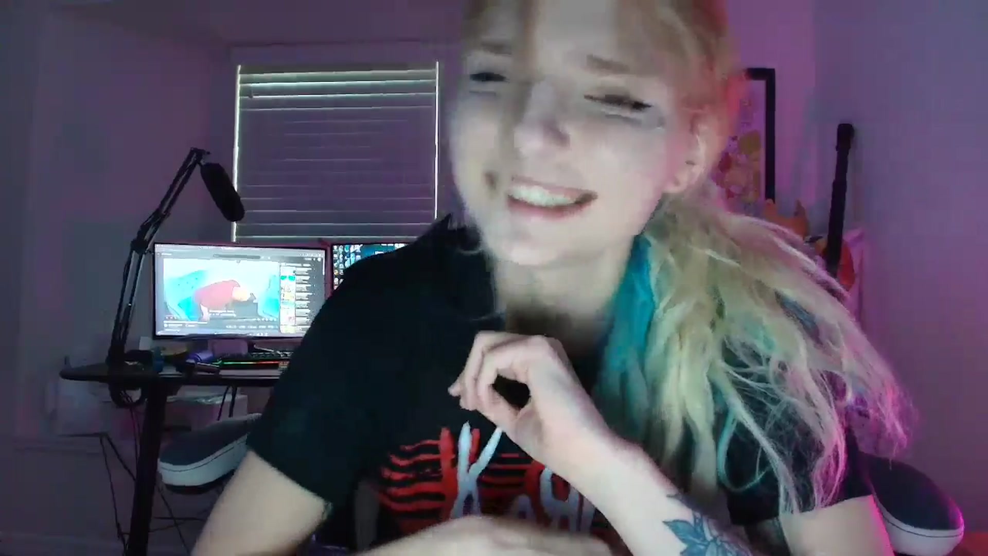 Gallery image thumbnail from DuckChan0's myfreecams stream on, 07/10/2025, 23:27 image 19 of 20