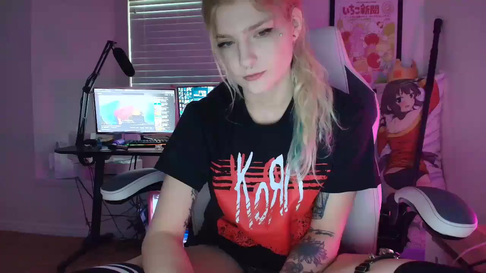 Gallery image thumbnail from DuckChan0's myfreecams stream on, 07/10/2025, 23:27 image 2 of 20