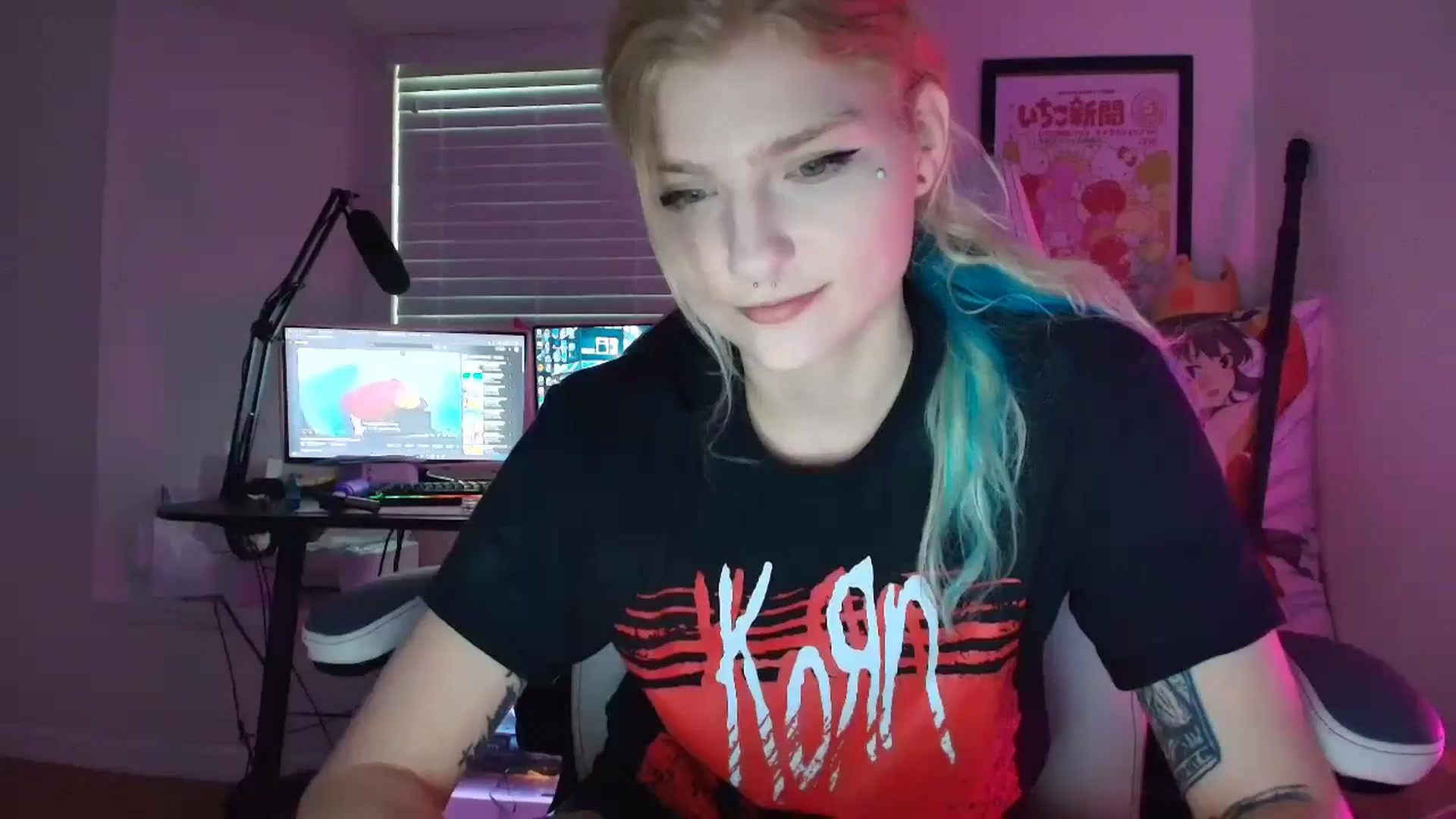 Gallery image thumbnail from DuckChan0's myfreecams stream on, 07/10/2025, 23:27 image 6 of 20