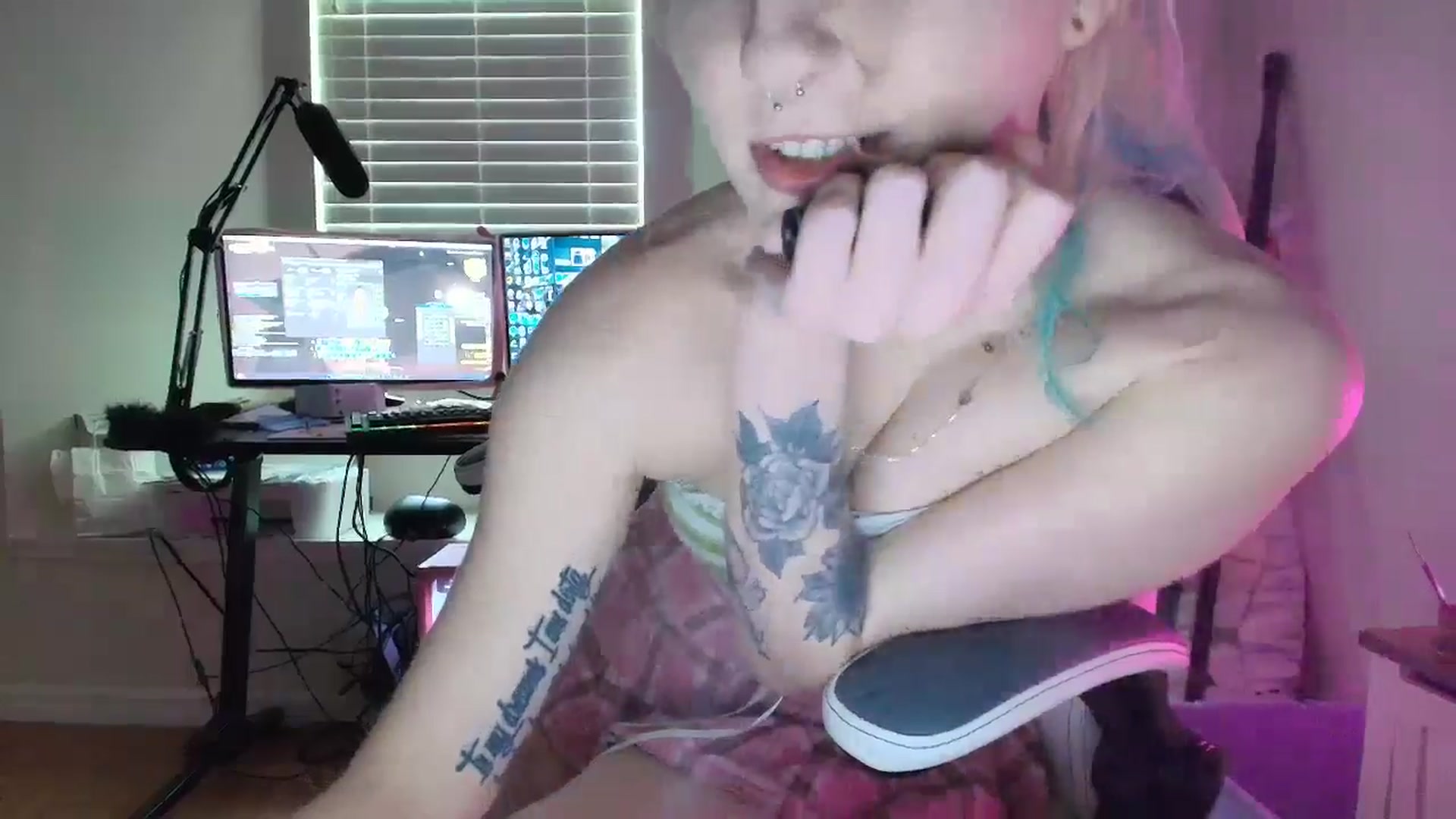 Gallery image thumbnail from DuckChan0's myfreecams stream on, 07/11/2025, 16:53 image 7 of 20