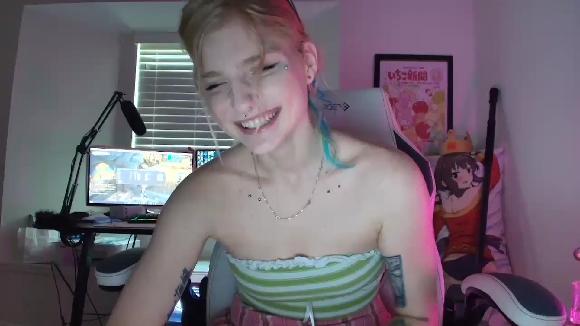 Gallery image thumbnail from DuckChan0's myfreecams stream on, 07/11/2025, 16:53 image 2 of 20