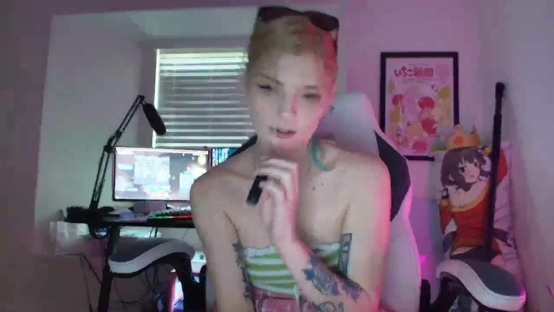 Gallery image thumbnail from DuckChan0's myfreecams stream on, 07/11/2025, 16:53 image 4 of 20