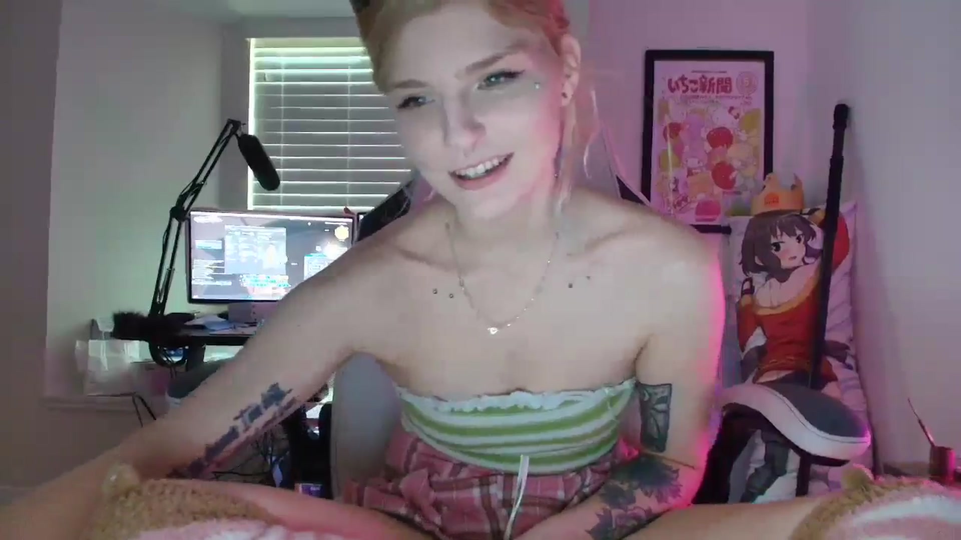 Gallery image thumbnail from DuckChan0's myfreecams stream on, 07/11/2025, 16:53 image 8 of 20