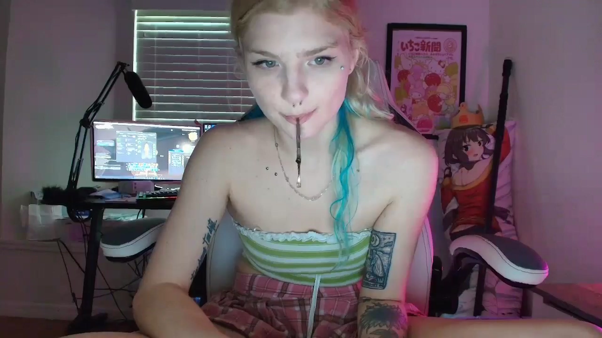 Gallery image thumbnail from DuckChan0's myfreecams stream on, 07/11/2025, 17:08 image 2 of 20