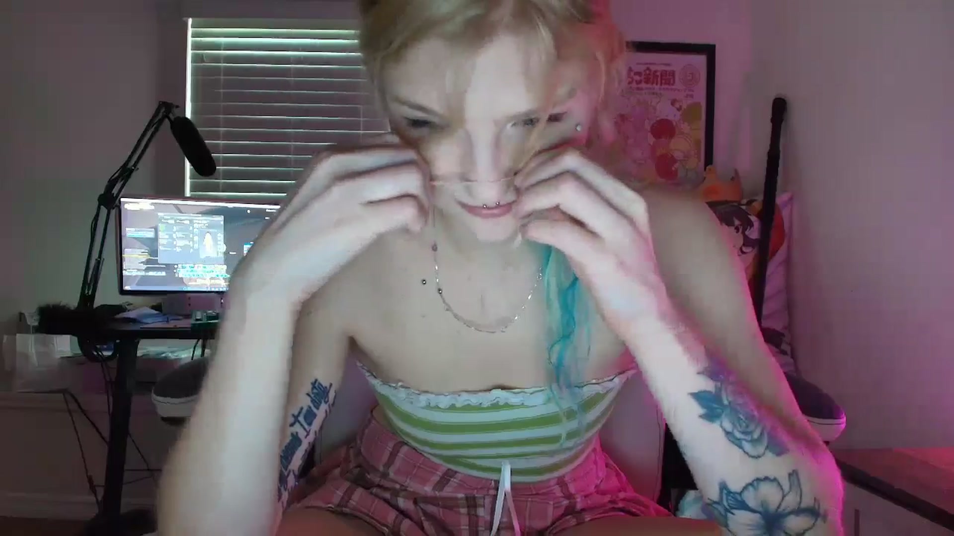 Gallery image thumbnail from DuckChan0's myfreecams stream on, 07/11/2025, 17:08 image 8 of 20