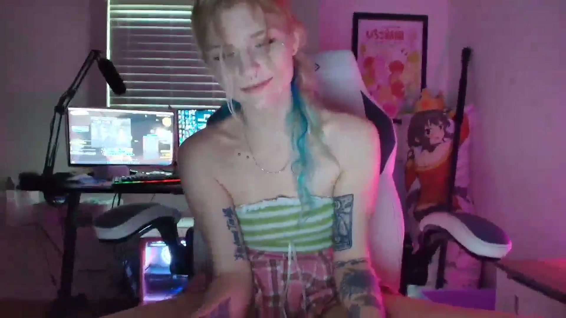 Gallery image thumbnail from DuckChan0's myfreecams stream on, 07/11/2025, 17:08 image 17 of 20